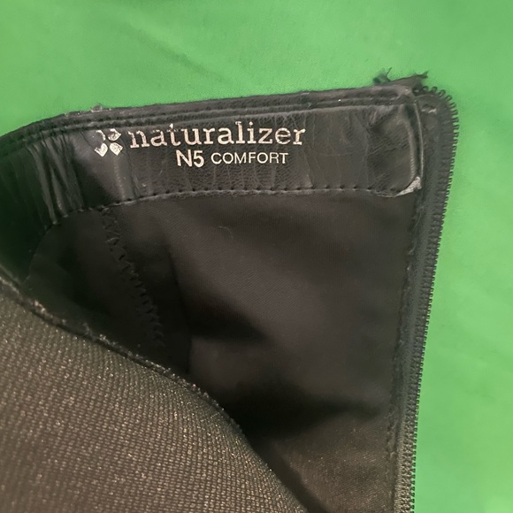 Naturalizer black leather (comfort panel) zip up boots. Preowned sz 7 - Picture 3 of 7